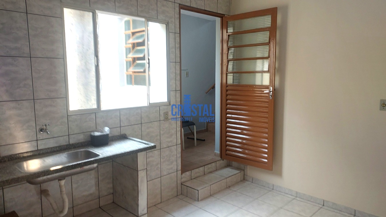 Casa para alugar com 2 quartos, 70m² - Foto 15