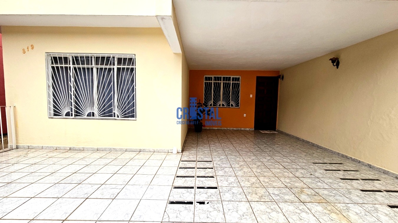 Casa à venda com 3 quartos, 244m² - Foto 1
