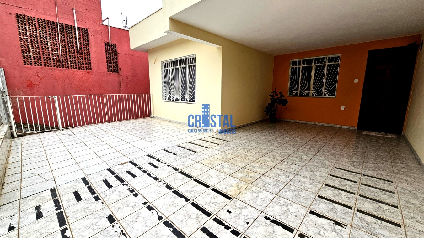 Casa à venda com 3 quartos, 244m² - Foto 2