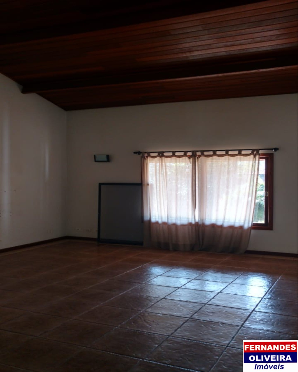 Casa à venda com 3 quartos, 219m² - Foto 2