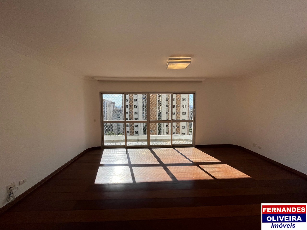 Apartamento para alugar com 4 quartos, 130m² - Foto 1