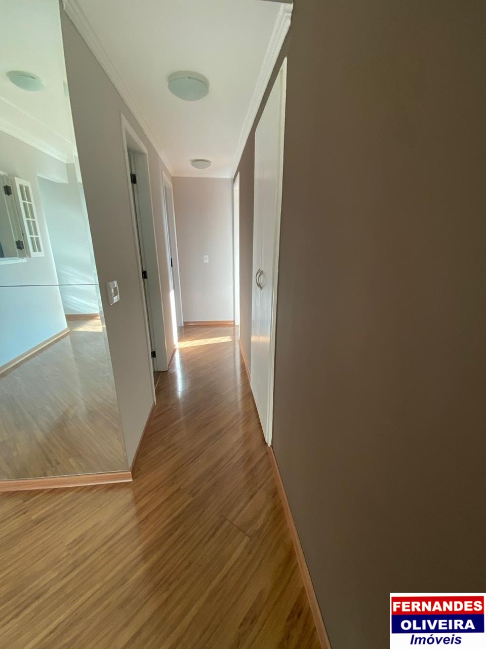 Apartamento à venda com 2 quartos, 70m² - Foto 4