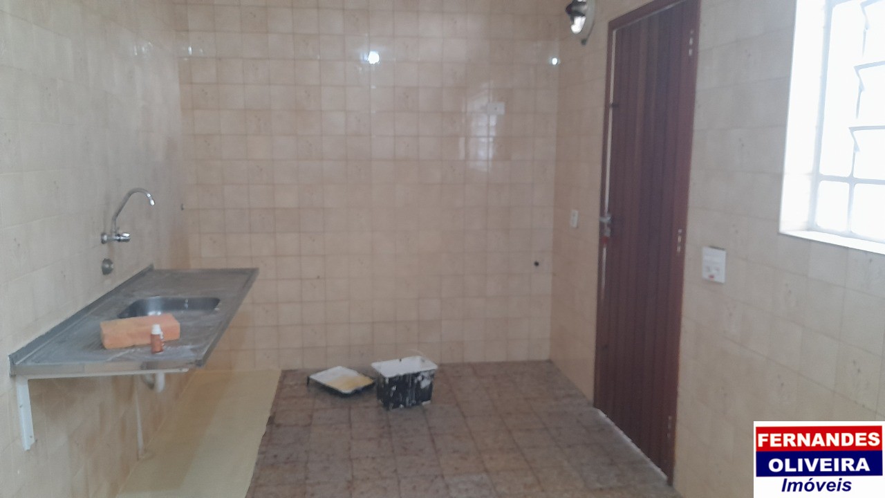 Casa à venda com 3 quartos, 260m² - Foto 2