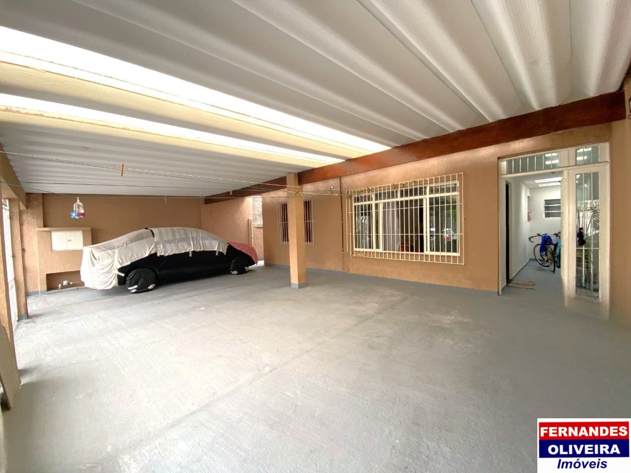 Sobrado à venda com 4 quartos, 250m² - Foto 1