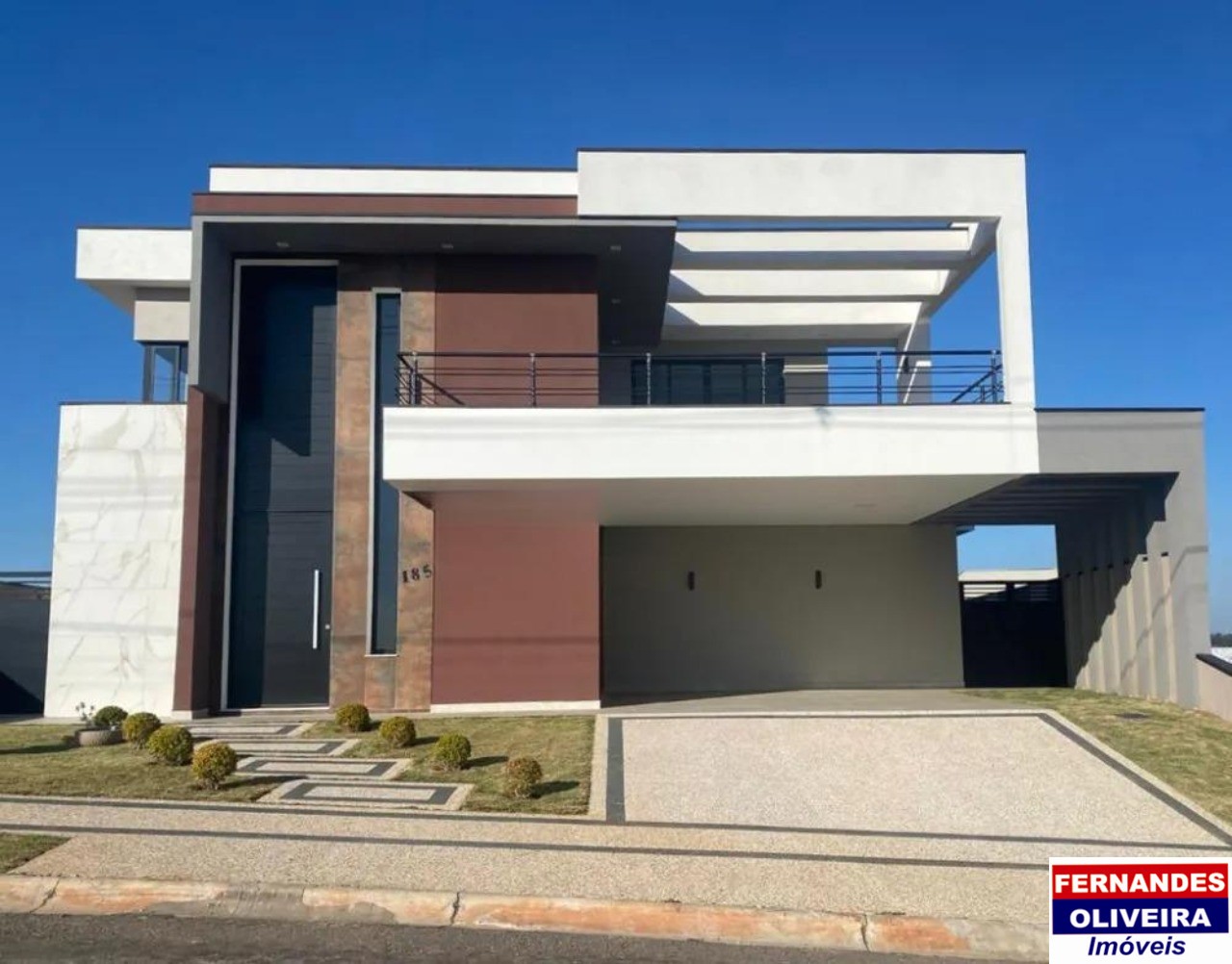 Casa à venda com 4 quartos, 553m² - Foto 1