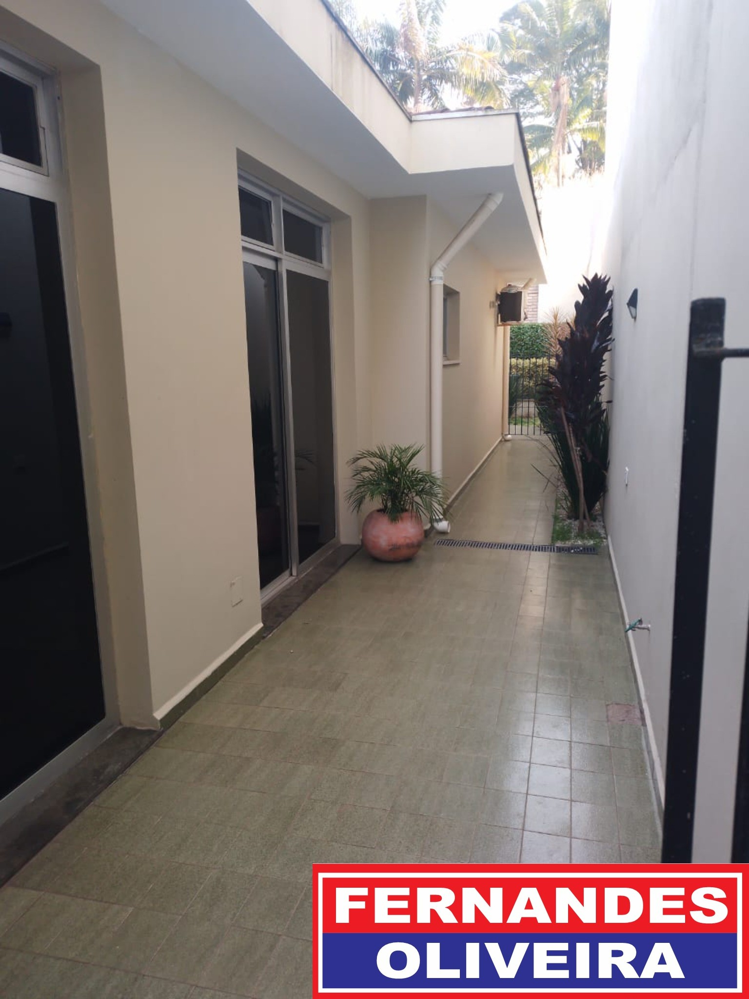 Casa para alugar com 4 quartos, 636m² - Foto 11