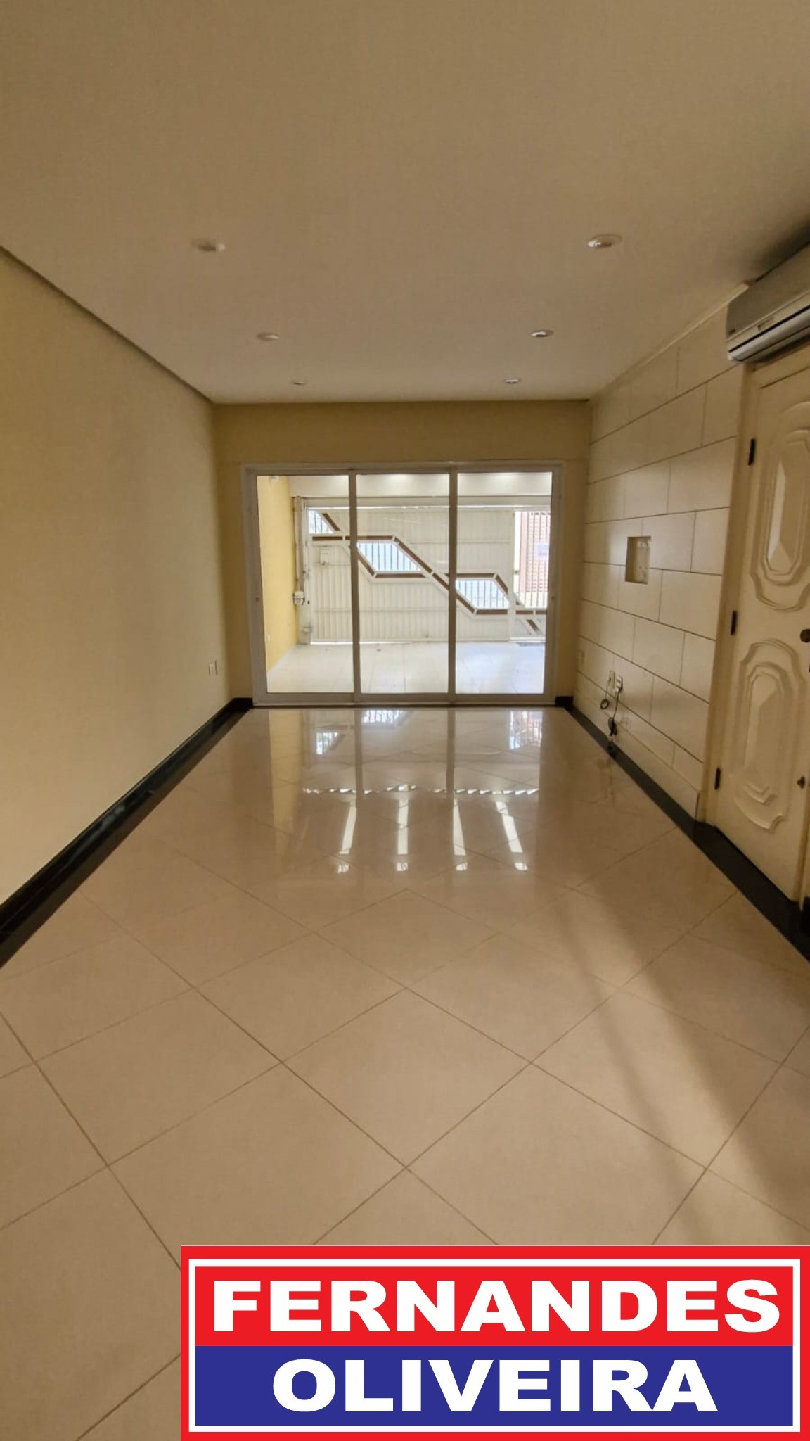 Sobrado à venda e aluguel com 3 quartos, 125m² - Foto 1