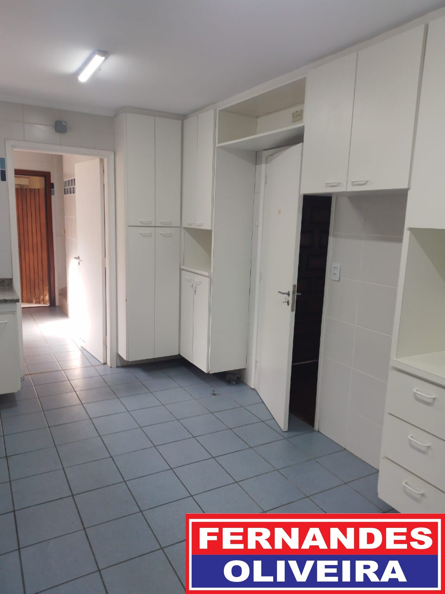 Casa para alugar com 4 quartos, 636m² - Foto 14