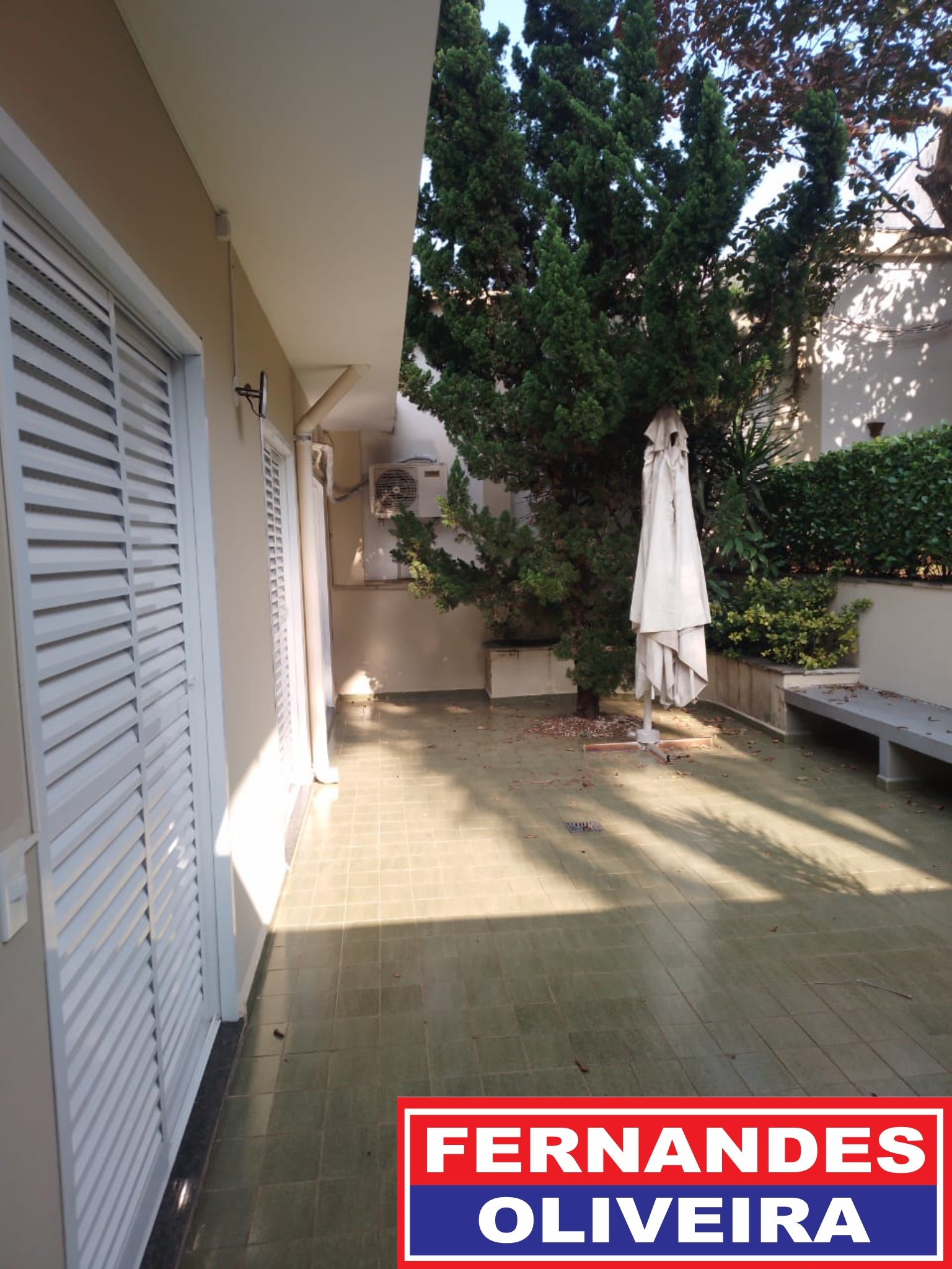 Casa para alugar com 4 quartos, 636m² - Foto 3