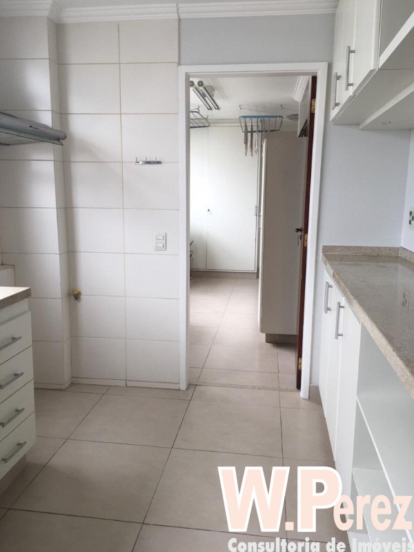 Apartamento para alugar com 3 quartos, 196m² - Foto 13