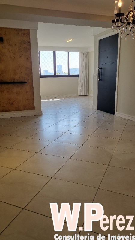 Apartamento para alugar com 3 quartos, 144m² - Foto 12