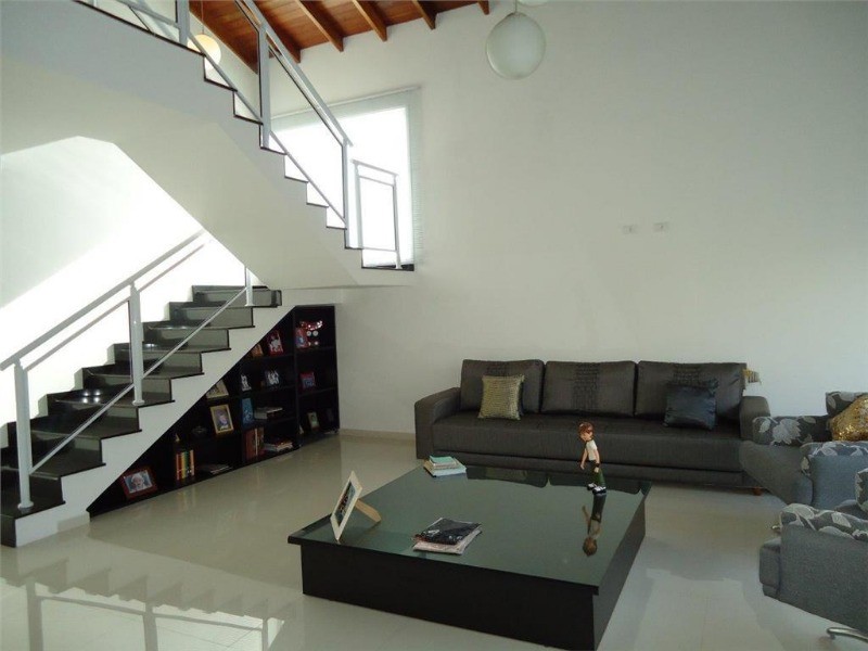 Casa à venda com 3 quartos, 295m² - Foto 1