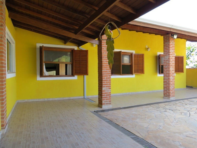 Fazenda à venda com 3 quartos, 200m² - Foto 1