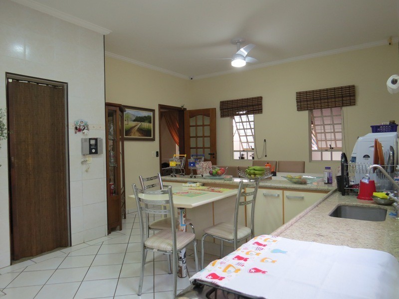 Casa à venda com 3 quartos, 190m² - Foto 8