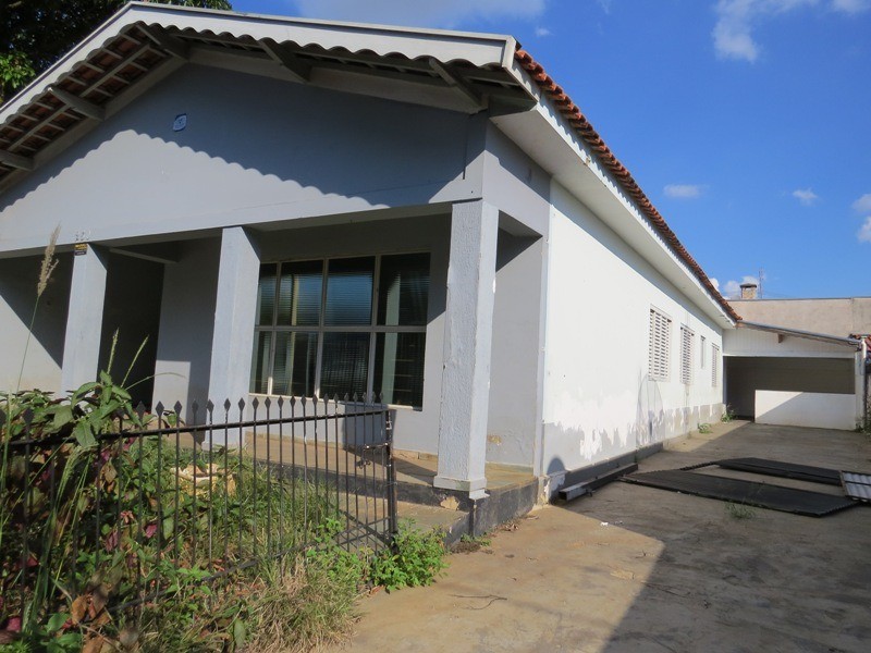 Casa à venda com 3 quartos, 190m² - Foto 1