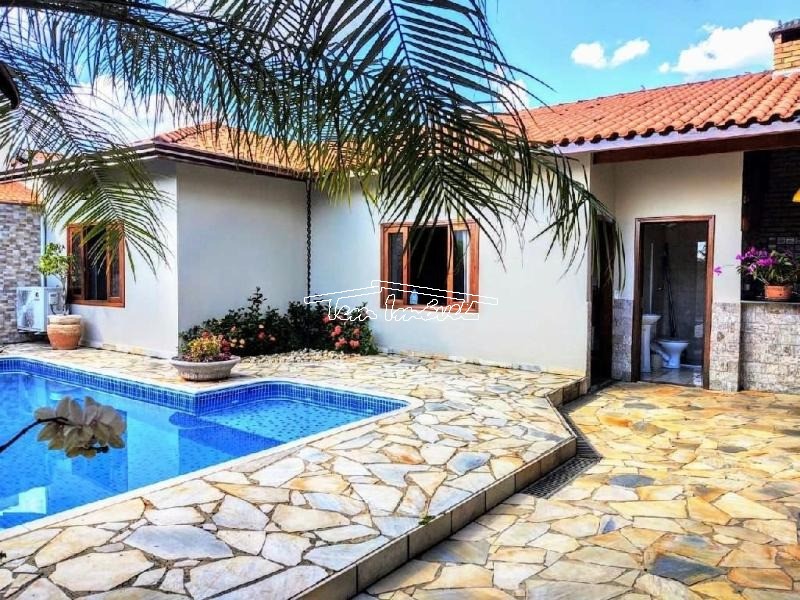 Casa à venda com 4 quartos, 280m² - Foto 1