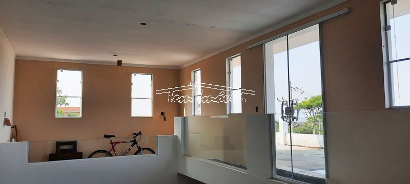 Casa à venda com 3 quartos, 223m² - Foto 1