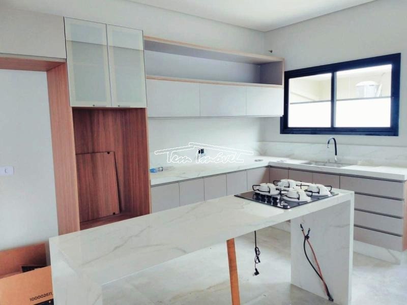 Casa à venda com 3 quartos, 200m² - Foto 1