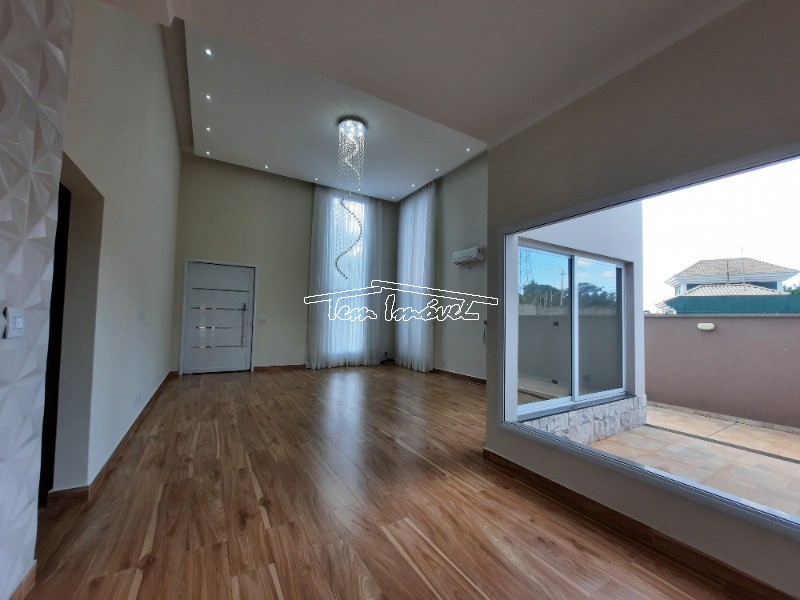 Casa à venda com 3 quartos, 200m² - Foto 1