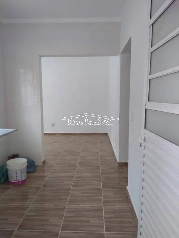 Casa à venda com 2 quartos, 60m² - Foto 4