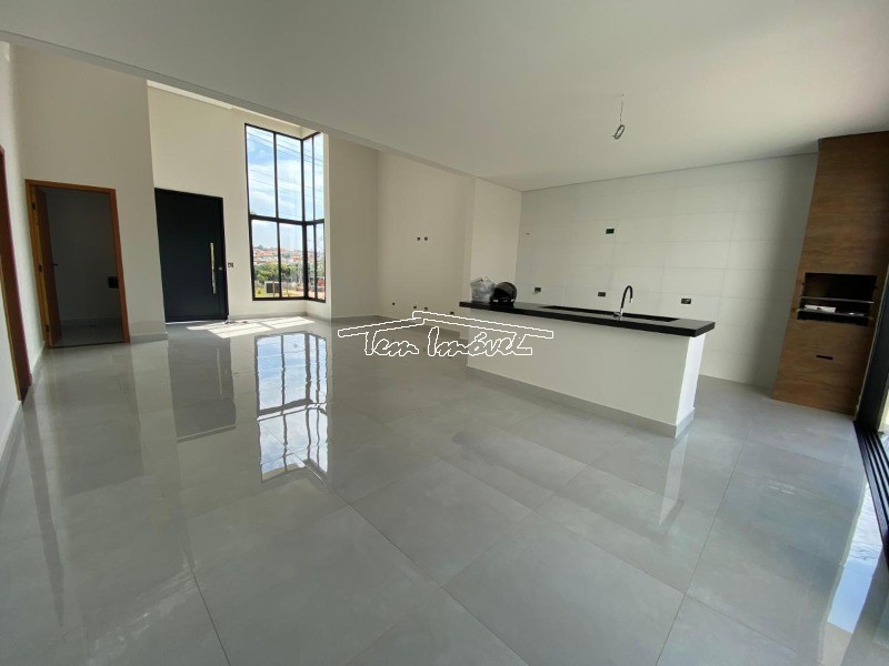 Casa à venda com 3 quartos, 182m² - Foto 1