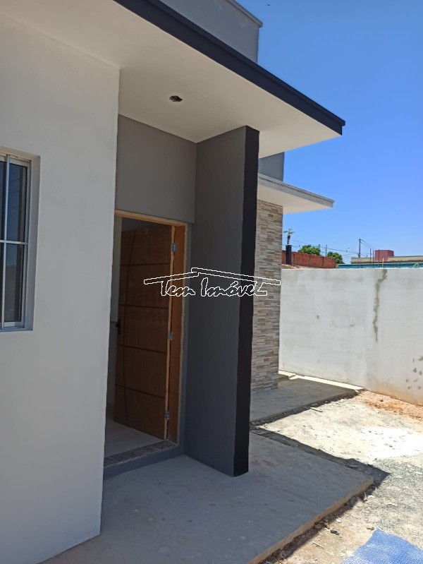 Casa à venda com 2 quartos, 53m² - Foto 4