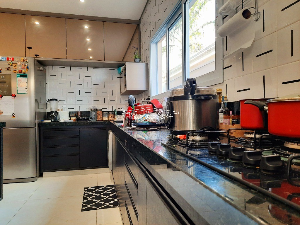 Casa à venda com 3 quartos, 224m² - Foto 9