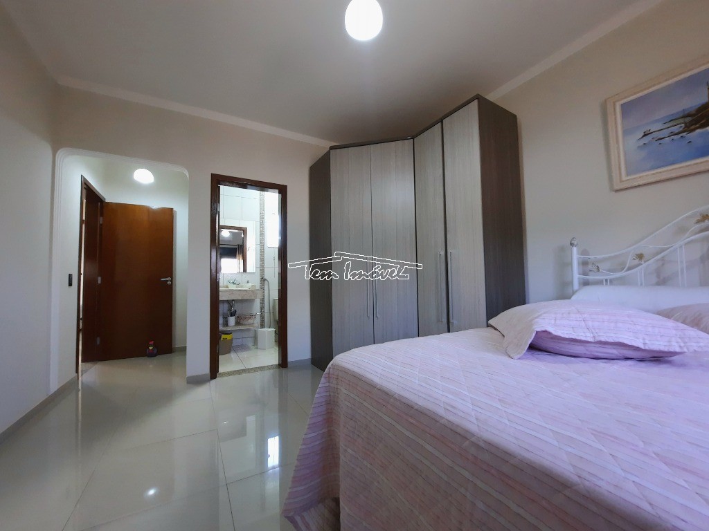 Casa à venda com 4 quartos, 240m² - Foto 10