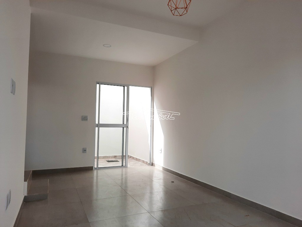 Casa à venda com 2 quartos, 70m² - Foto 1