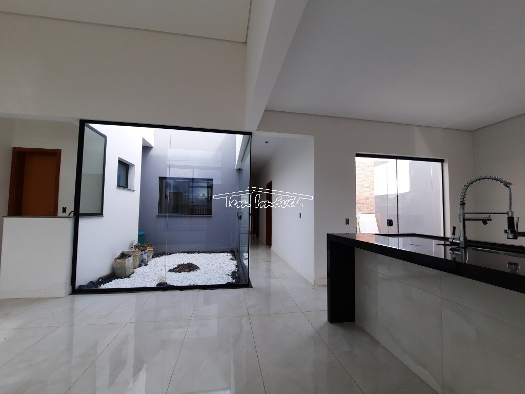 Casa à venda com 3 quartos, 111m² - Foto 1