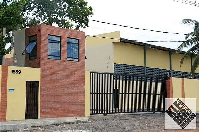 Depósito-Galpão-Armazém para alugar, 330m² - Foto 1