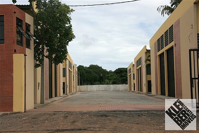 Depósito-Galpão-Armazém para alugar, 330m² - Foto 2