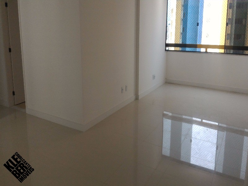 Apartamento à venda com 3 quartos, 115m² - Foto 3