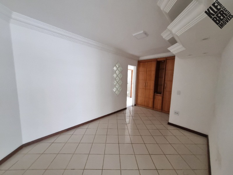 Apartamento à venda com 2 quartos, 80m² - Foto 3