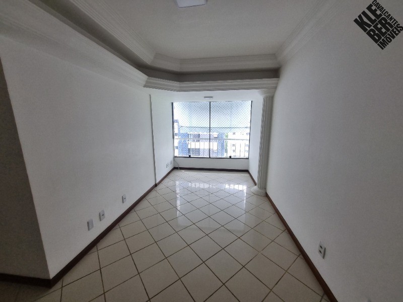 Apartamento à venda com 2 quartos, 80m² - Foto 2