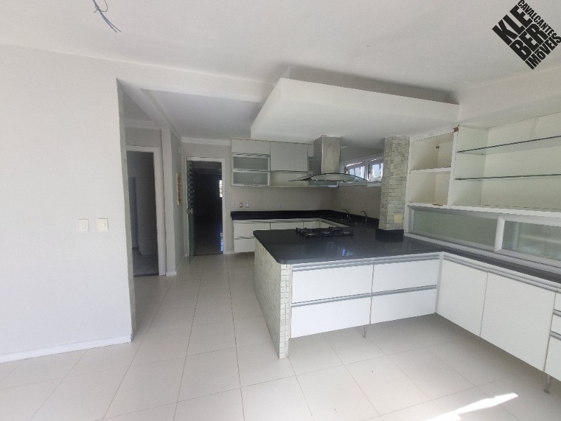 Casa à venda com 5 quartos, 200m² - Foto 10