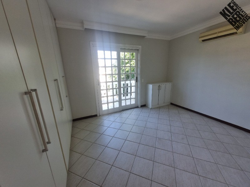 Casa à venda com 5 quartos, 200m² - Foto 21