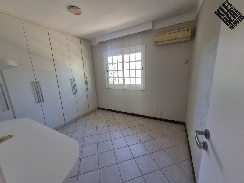 Casa à venda com 5 quartos, 200m² - Foto 26