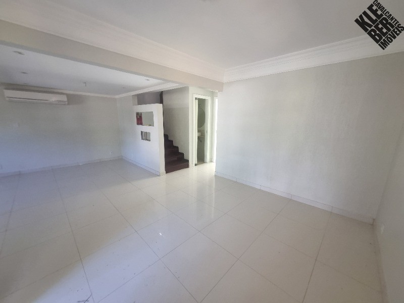 Casa à venda com 5 quartos, 200m² - Foto 4