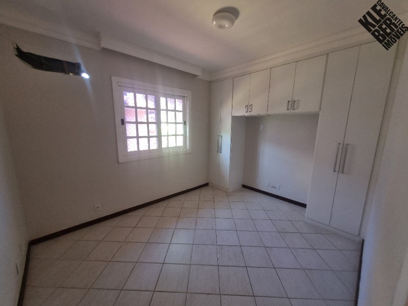 Casa à venda com 5 quartos, 200m² - Foto 25