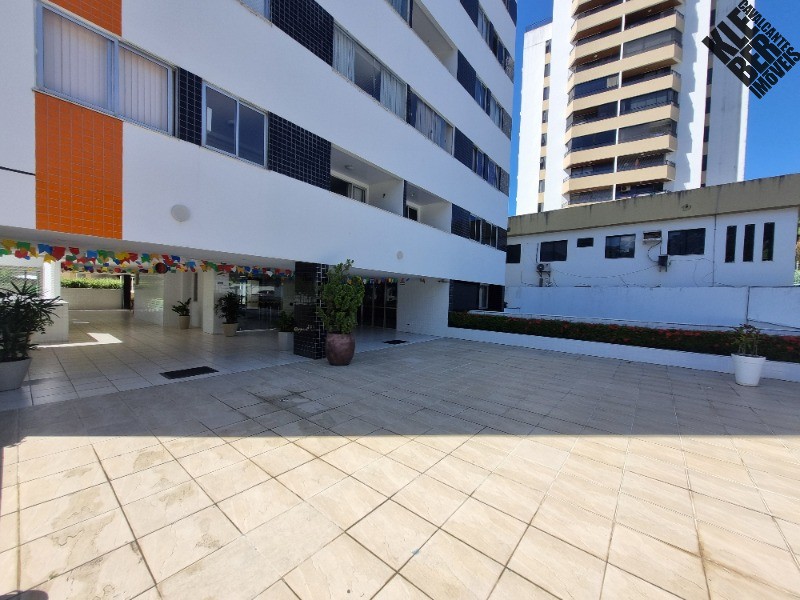 Apartamento à venda com 3 quartos, 156m² - Foto 2