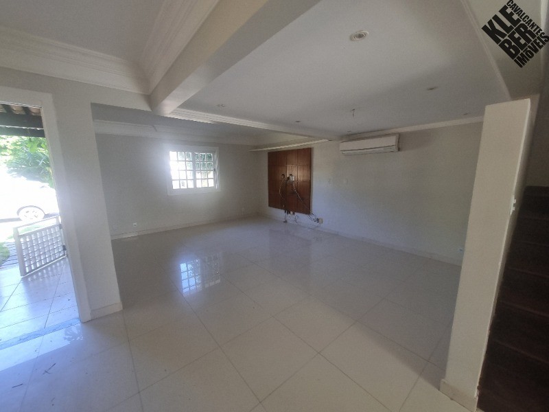 Casa à venda com 5 quartos, 200m² - Foto 5