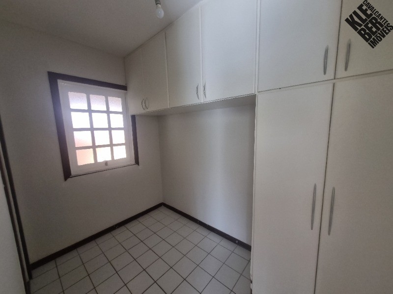 Casa à venda com 5 quartos, 200m² - Foto 11