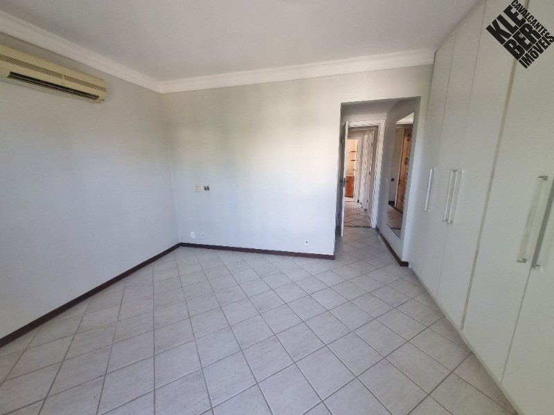 Casa à venda com 5 quartos, 200m² - Foto 22