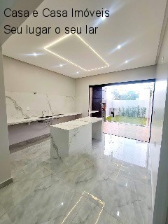 Casa à venda com 3 quartos, 20m² - Foto 2