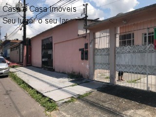 Casa à venda com 3 quartos, 300m² - Foto 1