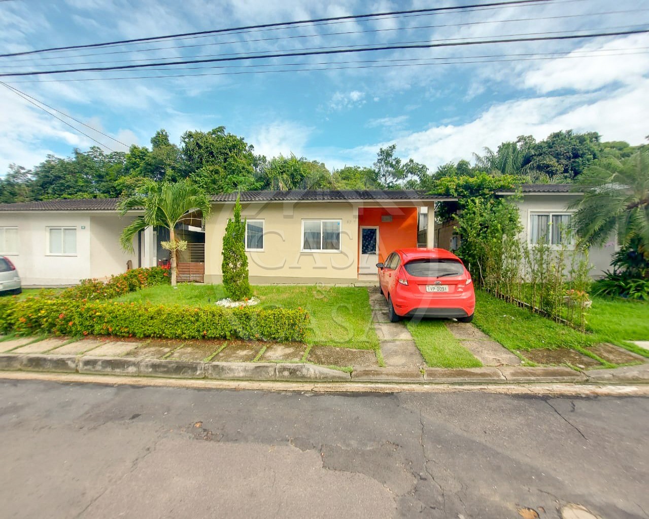 Casa de Condomínio à venda com 3 quartos, 200m² - Foto 1