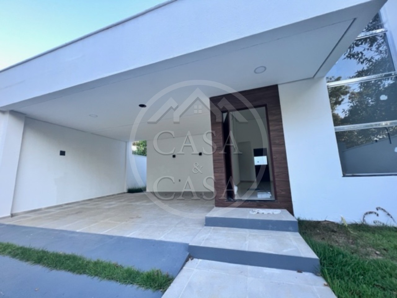 Casa à venda com 3 quartos, 250m² - Foto 1