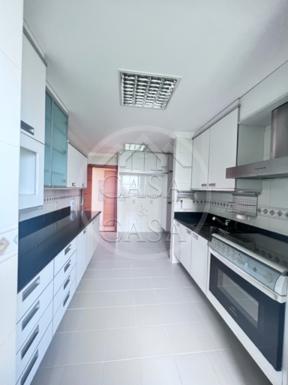 Apartamento à venda com 3 quartos, 204m² - Foto 13