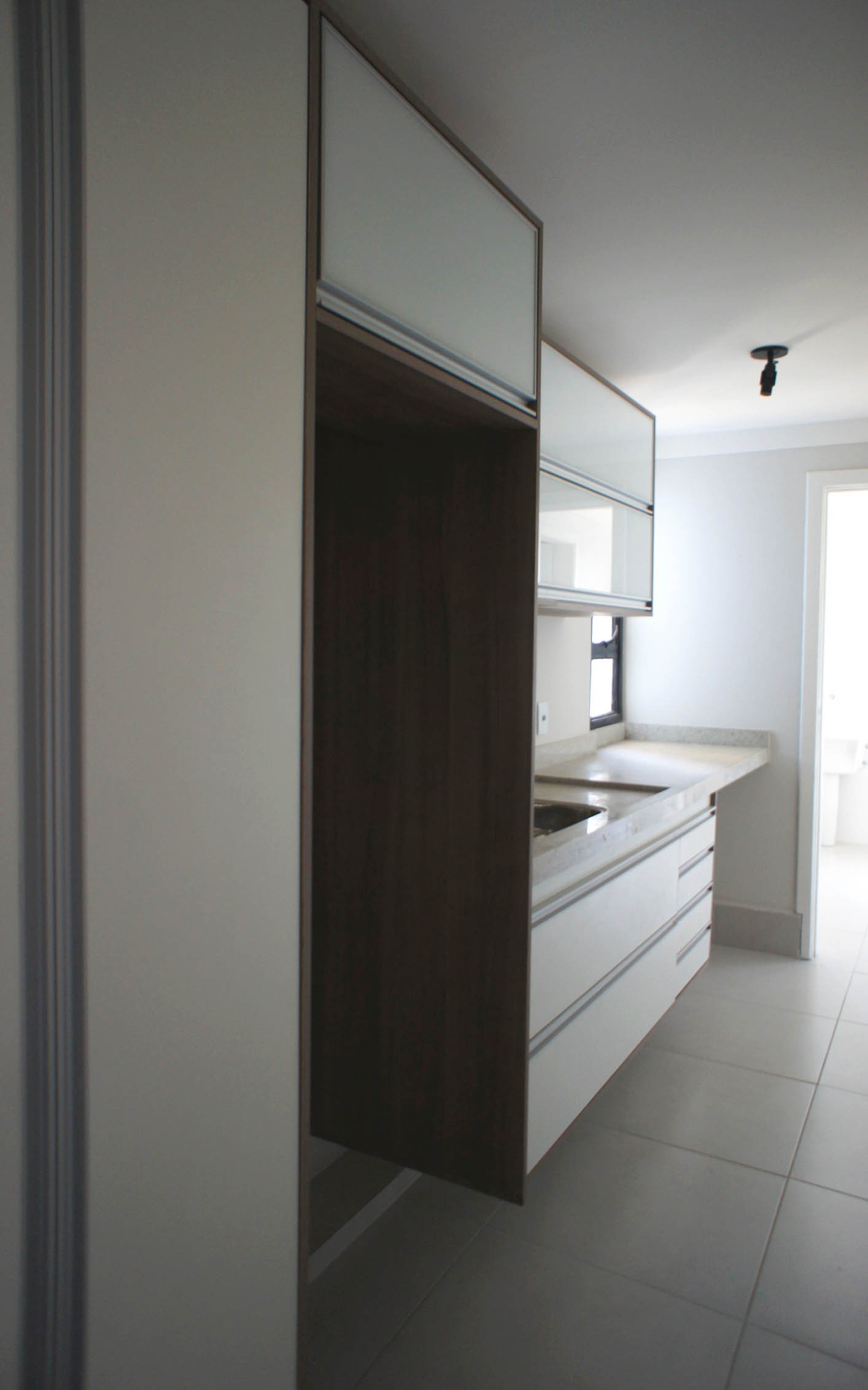 Apartamento à venda com 3 quartos, 75m² - Foto 2